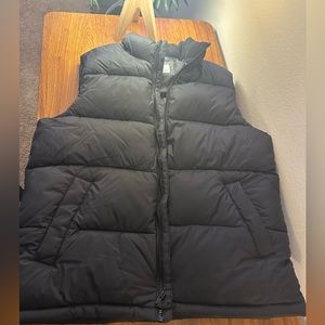 NWOT Men’s puff vest.